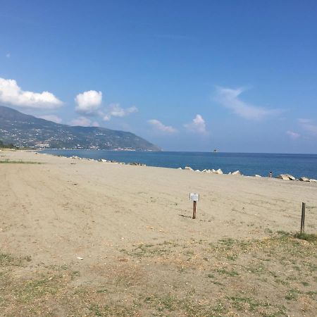 Giardino Sul Mare Bed & Breakfast Patti Eksteriør bilde